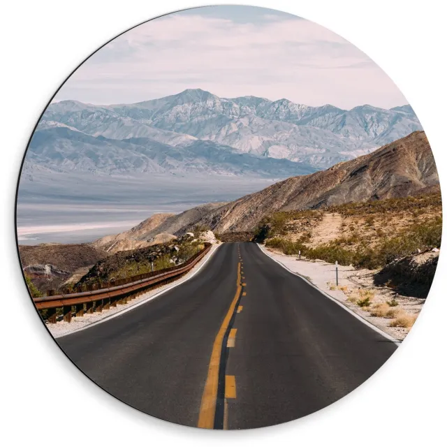 KuijsFotoprint Dibond Wandcirkel - Weg Tussen de Bergen - 50x50cm Foto op Aluminium Wandcirkel (met ophangsysteem) Wit
