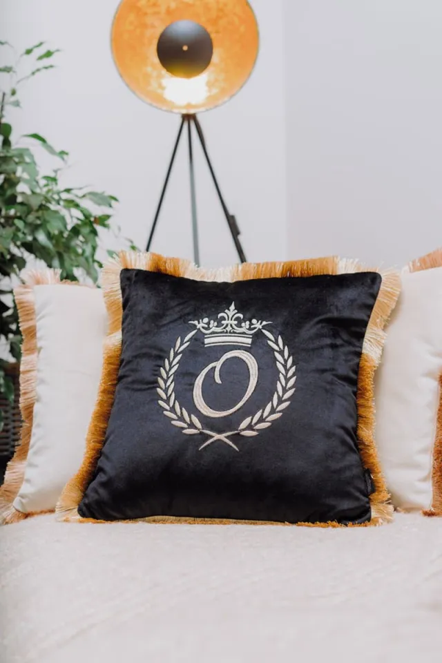 Sandra Mika Embroidered pillow / personalised pillow / monogram pillow / decorative cushion 40x 40 black velvet letter O Zwart