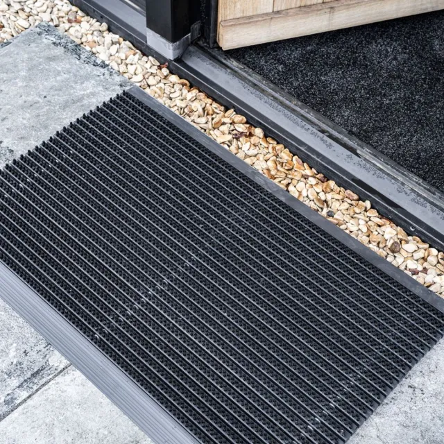 Hamat Outline deurmat buiten - Pure black - 60 x 90 cm