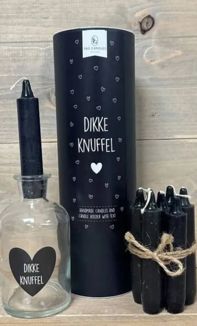 Soap Zwarte koker met 7 kaarsen en fles/kaarsenhouder met tekst Dikke knuffel - Soap en gifts