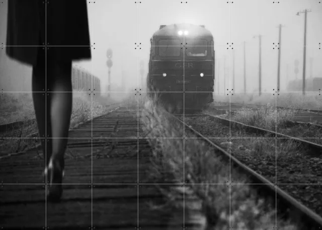 IXXI November Passengers, Nicoleta Gabor & Various - 140 x 100 cm - Grote wanddecoratie en posters - Fotografie, Klassiek, Woonkamer, Mancave, Gang Zwart en wit / Monochroom / Zwart