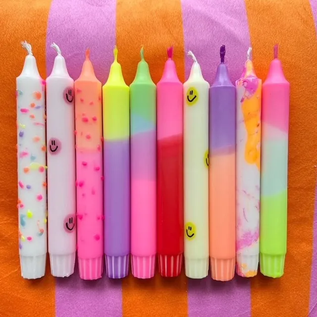 Kaarsj.Es Setje neon dip dye diner kaarsen 19 cm lang kleurrijk 4 stuks Neon roze/geel