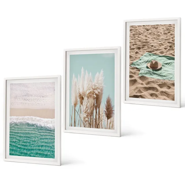 Coloray 3-Delige Schilderij Set - Strandgolven Gras Hoed Zand Ontspanning Natuur - 40 x 60 - Muurdecoratie - Schilderijen Set - Woonkamer Witte lijst