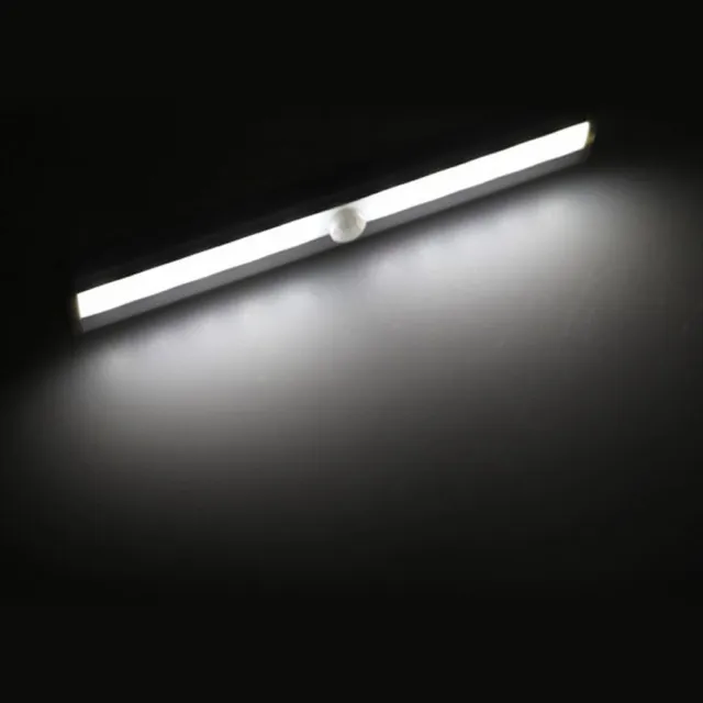GT commerce GT Automatische led verlichting Lamp ledverlichting met Bewegingssensor - 10cm Breed - Perfect voor Trapverlichting Kast, Gang, Keuken, Auto & Meer. Led verlichting strips op batterij. Zilver 10CM
