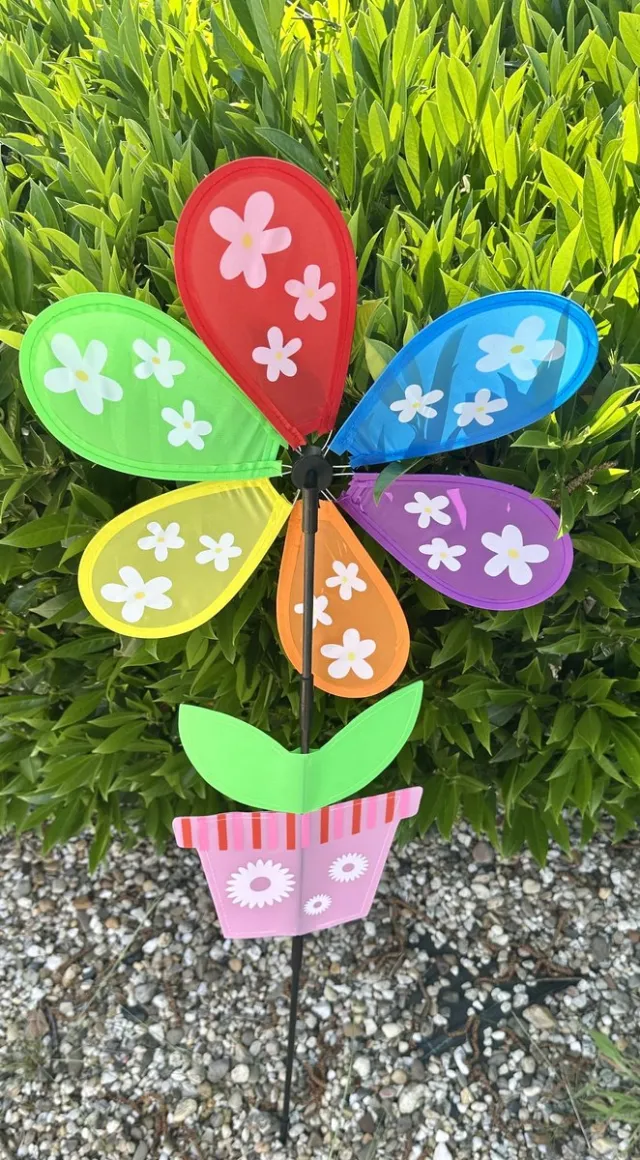 Impuls Windmolen met "bloembak" - meerkleurig + witte bloemen - nylon + kunststof steker- dia 29 cm x hoogte 83 cm - Tuinaccessoires - Tuinstekers