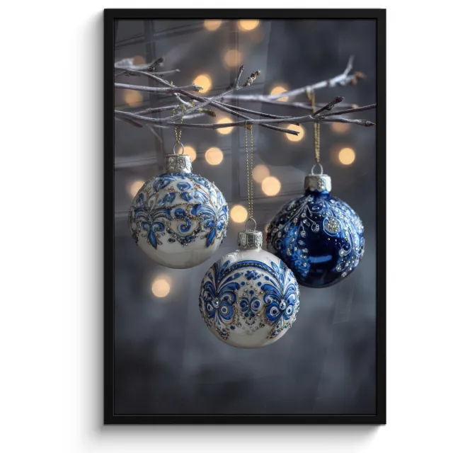 FrameYourWall Poster in lijst - Fotolijst 60x90 cm - Posters - Kerstbal - Versierd - Blauw - Posterlijst zwart - Decoratie - Wanddecoratie woonkamer - Muurdecoratie slaapkamer - Kerstversiering - Kerstdecoratie voor binnen - Kerstmis