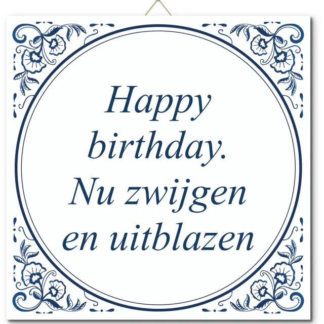 De Tegeltjesfabriek Tegeltje: Happy birthday. Nu zwijgen en uitblazen (met standaard) wit en blauw