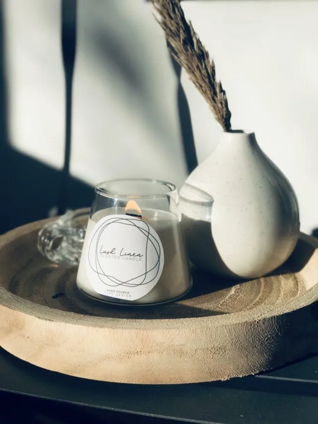 Tipo Design Kaarsen - Heerlijk ontspannend frisse geurkaars voor in jouw interieur of als cadeau - Lush Linnen geurkaars met houten lont. Creme