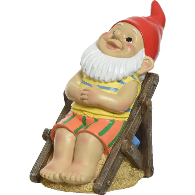 Decoris tuinkabouter - zonnend in strandstoel - kunststeen - H21 cm Rood
