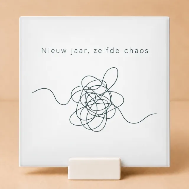 Bedruk King Strakke Nieuw jaar, zelfde chaos Tegel – Moderne typografische wanddecoratie voor humoristische interieurs - 11 x 11 cm met houder Wit