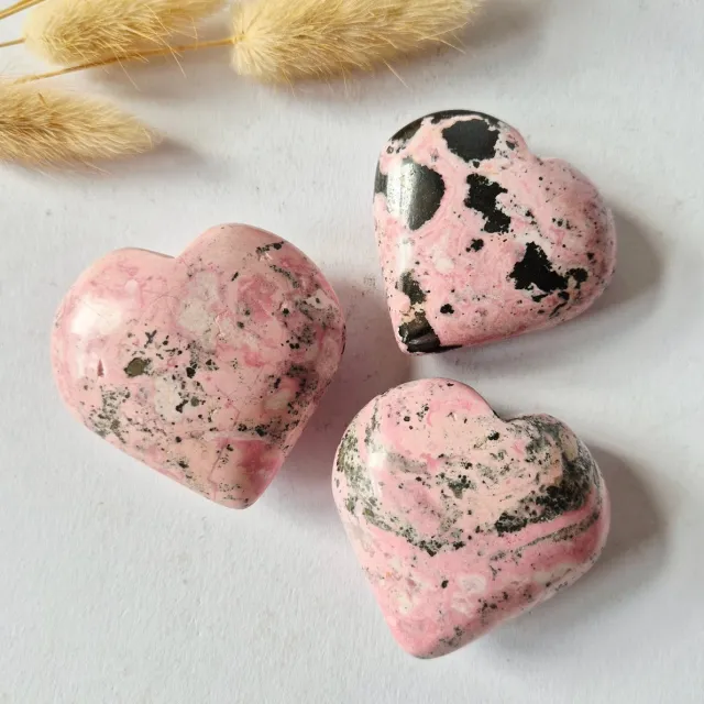 Moonlight Gemstones Uniek Rhodoniet Hart 4-6cm – AAA Kwaliteit uit Peru Meerkleurig