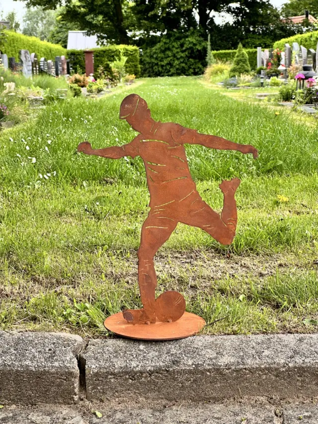 Afscheid & Troost Voetballer - Tuin - Graf - Cadeau - Decoratie - Edel roest - Herinnering AF-540T Roestbruin