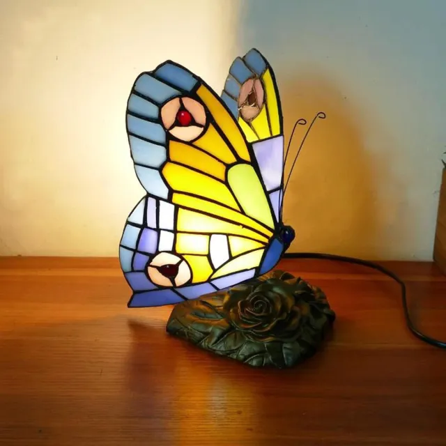 OEMG Tafellamp in Tiffany-stijl met vlinderdecoratie, vintage glas-in-lood, kleine leeslamp, geschikt voor nachtkastje, slaapkamer of thuiskantoor. Veelkleurig