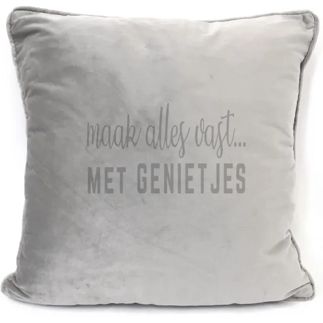 SandD-art Grijs sierkussen Velours - 45x45cm - Met Tekst: Maak Alles Vast Met Genietjes. Cadeau-bruiloft-trouwdag-samenwonen.