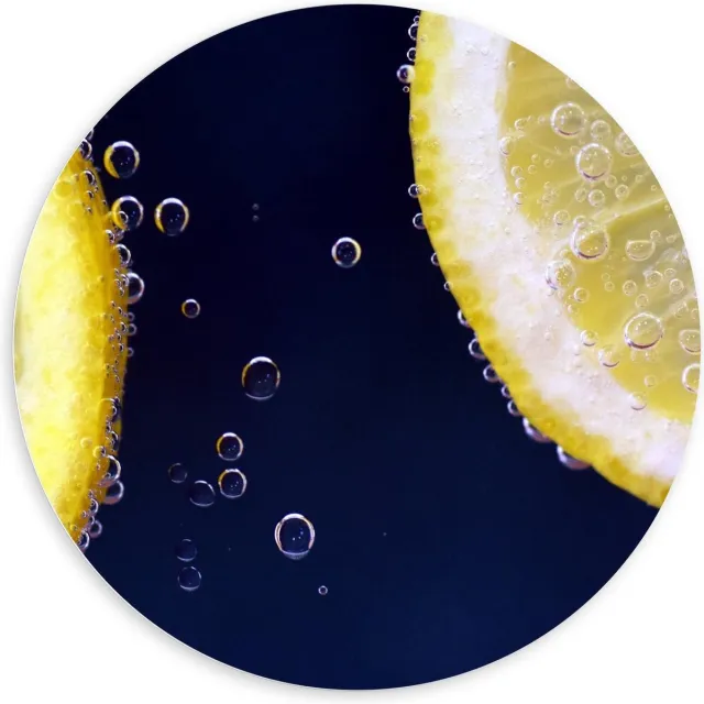 KuijsFotoprint Forex Wandcirkel - Schijfje Citroen in Water - 100x100cm Foto op Wandcirkel (met ophangsysteem) Blauw