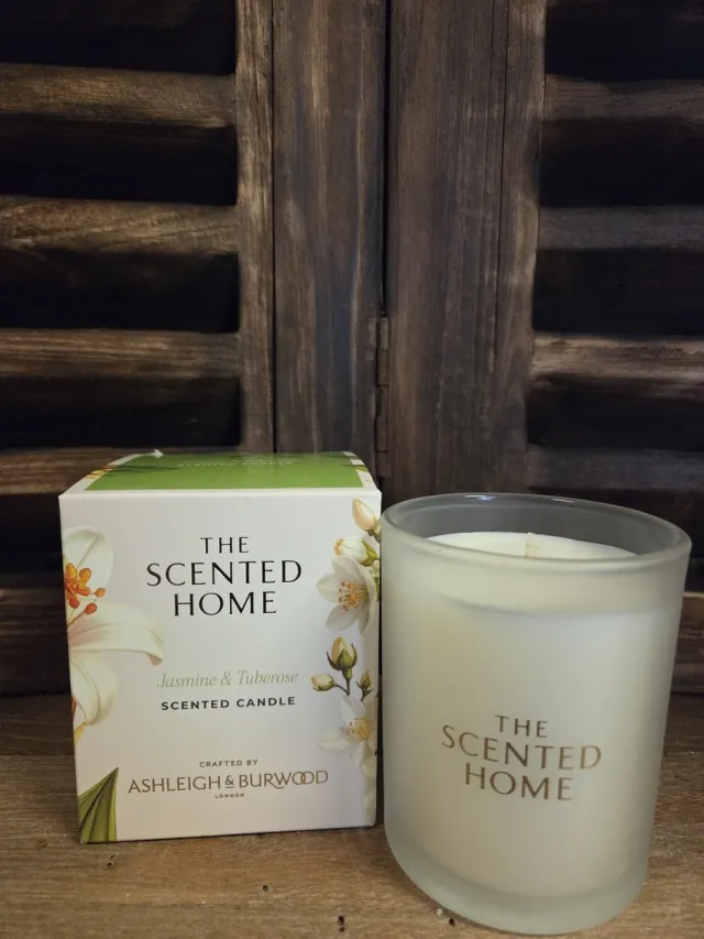 Ashleigh & Burwood London Ashleigh & Burwood Jasmine & Tuberose - geurkaars - 40 branduren - 1 stuk creme