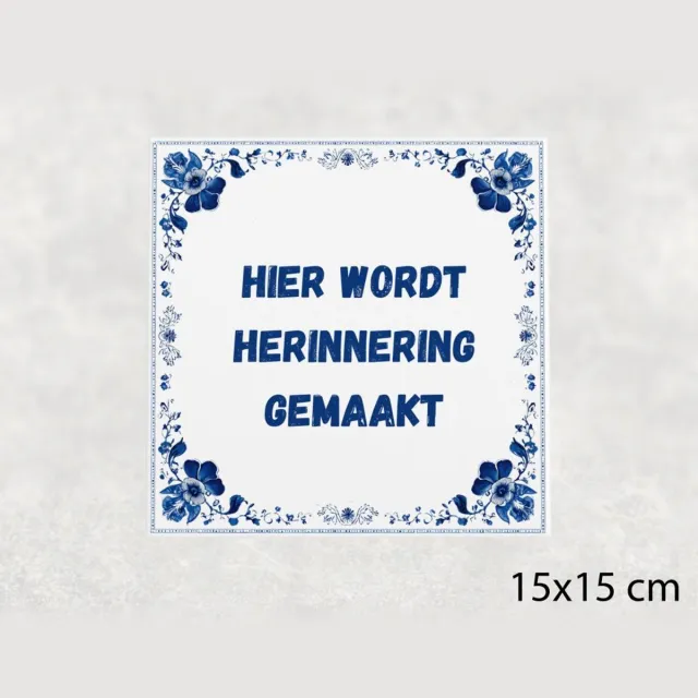 Voici Voilà Spreuk tegel 15x15 cm Hier wordt herinnering gemaakt Blauw