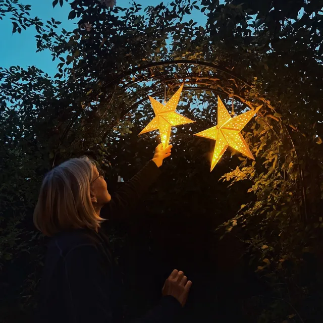 Grundig Papieren Kerstster - 10 LED's - Ø40 cm - Binnen/Buiten Verlichting - Wit/Geel - Inclusief Verlichtingsset - Energiezuinig - Sfeervolle Kerstdecoratie Geel/Wit