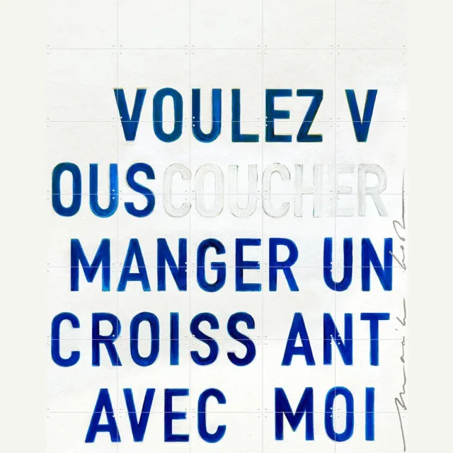 IXXI Manger un Croissant - blue, Maaike Koster & My Deer Art Shop - 100 x 140 cm - Grote wanddecoratie en posters - Grafisch Ontwerp, Typografie Wit / Blauw