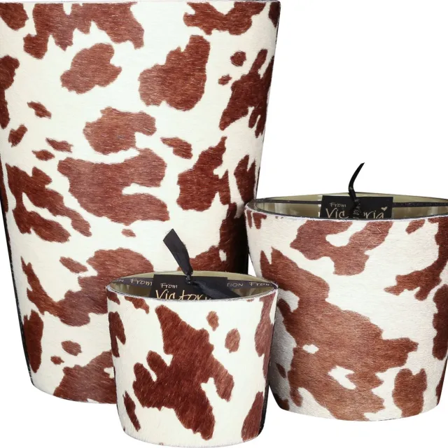VICTORIA WITH LOVE BY PHILLINE.BE Victoria with Love kaars - Cow Brown - Smal - Geurkaars Bruin en wit