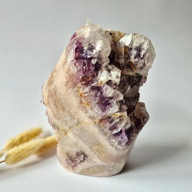Moonlight Gemstones Roze Amethist Druzy Freeform 2252Gram – AA+ Natuurlijke Pink Amethyst uit Brazilië Meerkleurig