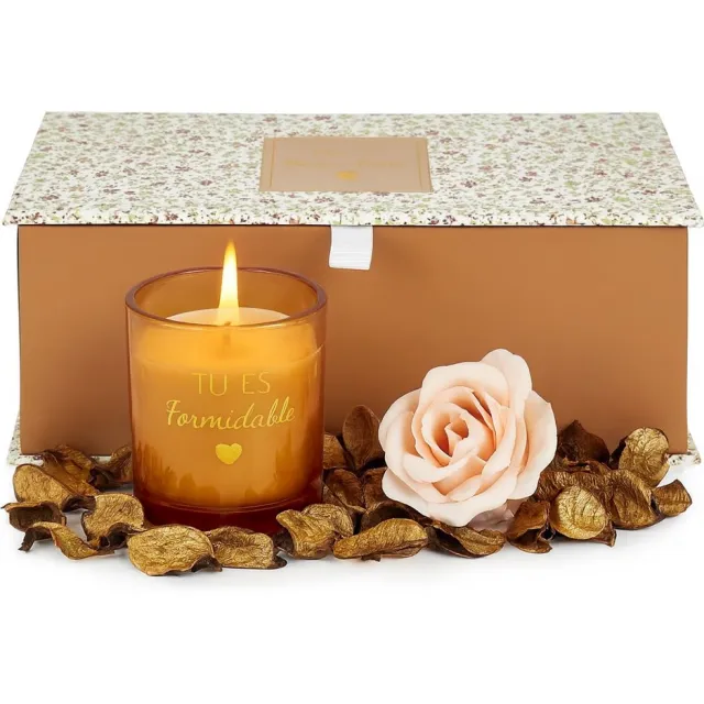 WDMT Luxe Geurkaars Cadeaubox – “Tu Es Formidable” – Inclusief Amberkleurige Geurkaars & Decoratieve Roos met Natuurlijke Luchtverfrisser – Romantisch Geschenk voor Verjaardag, Moederdag of Jubileum – Oranje