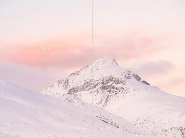 IXXI Sunset in the Mountains, Henrike Schenk - 80 x 60 cm - Grote wanddecoratie en posters - Fotografie, Woonkamer, Slaapkamer, Zonsondergang, Sneeuw Lichte tinten / Koele tinten / Roze