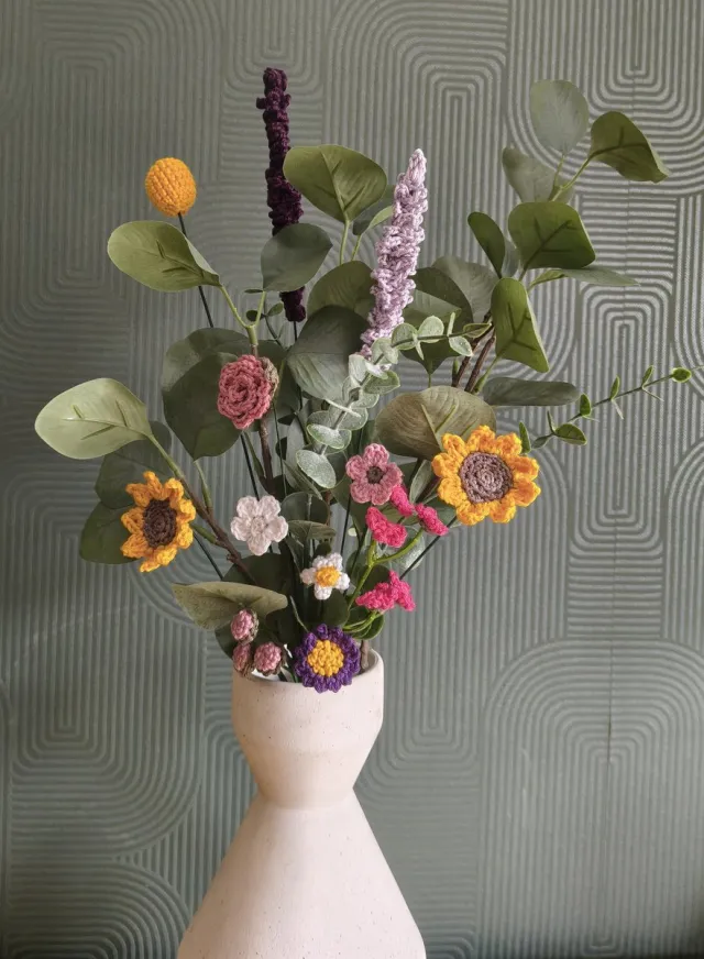 Knuffelsenzo Gehaakt veldboeket Roze - Lavendel - Veldboeket- Zonnebloem - Roze - Paars - Kunstboeket - Duurzaam - Kunstbloemen - Bureau - Tafelboeket - Roos - Decoratie - Sfeer - Inrichting - Feest - Cadeau