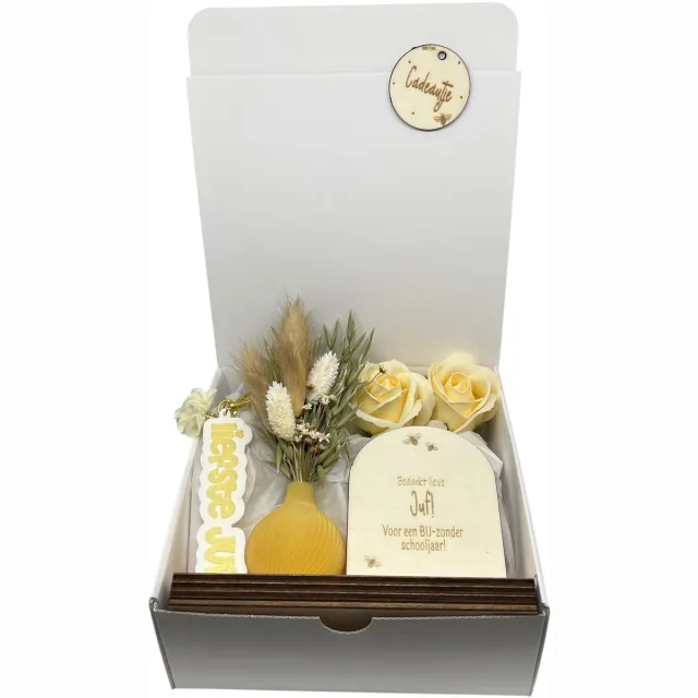 Stars 4 you Geschenkbox JUF | BEIGE | BIJ-zonder | 3D vaasje | jij bent de liefste | liefste juf | topjuf | einde schooljaar | cadeau | cadeautje juf