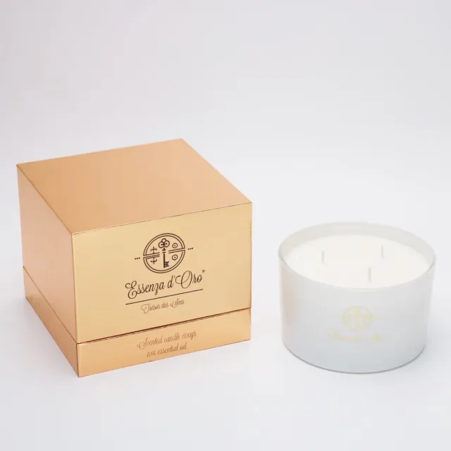 Essenza d'Oro Luxe geurkaars Essenza d'Oro - Trésor des Sens - Geur sandalwood - Bois d'Ébène - geurkaars - wit glas - 600 gram - 60 uur brandtijd - 3 lonten - natuurlijk - sojawas - bijenwas - paraffine vrij - houtachtig en warm