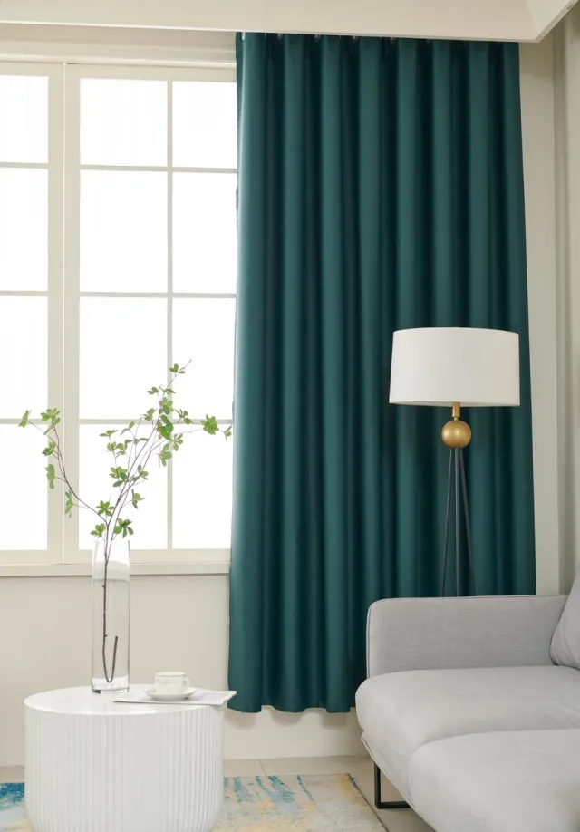 maroyathome RUBEN - Gordijn - Verduisterend - met Ringen - kant en klaar - 150 x 250 cm - 150 cm breedte en 250 cm lengte - Donker Groen - 1 Stuk