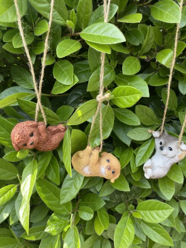 Impuls Polyresin hangende dieren "honden" - Set van 3 stuks - meerkleurig - 6x4x4 cm / lengte touw 32 cm - Woonaccessoires - Tuinaccessoires Meerkleurig - Honden
