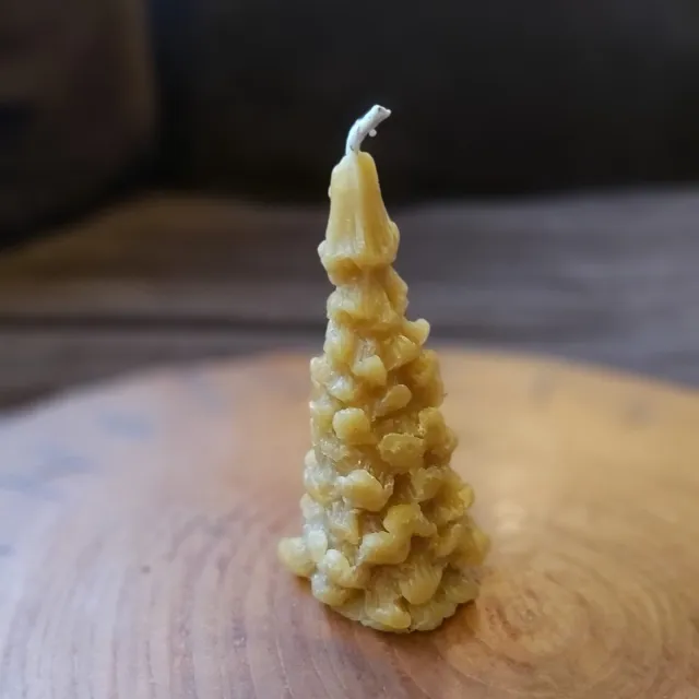 cailleagh's candles and gifts Bijenwaskaars kerstboom geel