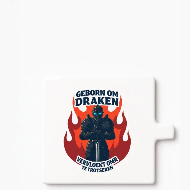 Bedruk King Geboren om Draken te Rijden Tegel – Grappig Fantasy Drakenrijder Design – “Vervloekt om Ze te Trotseren” Keramische Decoratieve Tegel Cadeau Wit