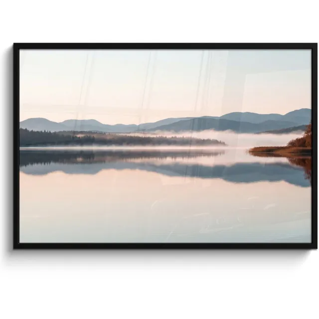 FrameYourWall Poster in lijst - Fotolijst 120x80 cm - Posters - Water - Bomen - Mistlaag - Posterlijst zwart - Decoratie - Wanddecoratie woonkamer - Muurdecoratie slaapkamer