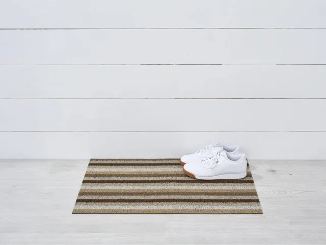 CHILEWICH Deurmat-Even-Stripe-Mocha-46x71-cm mokka-beige-donkerbruin