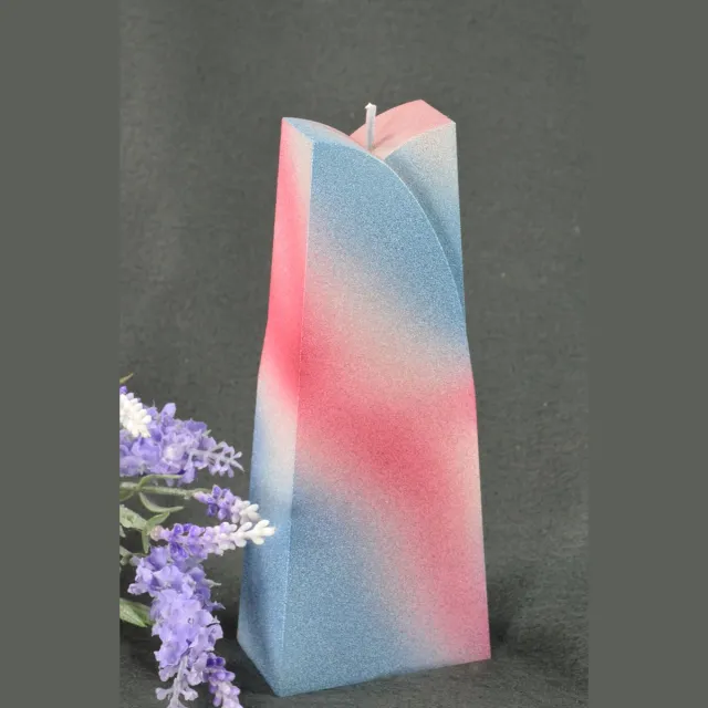 MilaNNE Adele Kaars, type Parijs, hoogte: 19 cm Gemaakt door Candles by MilaNNE rood