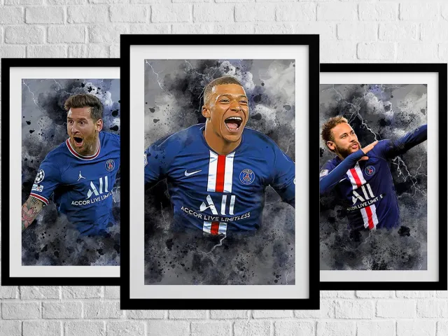 Kleurmedia Posters Messi - Neymar - Mbappé - voordeelset 3 stuks - A2+ Formaat - 3 Luik poster - Geschikt om in te lijsten - Affiche Voetbal Posters - 43,2 x 61 cm (A2+) - Voetbal Cadeau PSG 3 luik