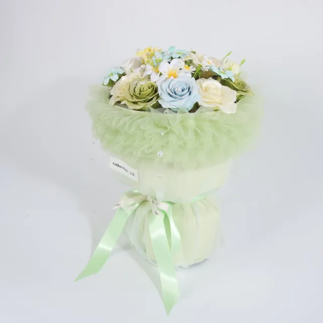La Roselle Amsterdam Kunstbloemenboeket Pastel Groen & Ivoor – Rozen, Orchideeën en Margrietjes Ivoorwit, saliegroen, lichtblauw, pastelgeel en zachtgroen