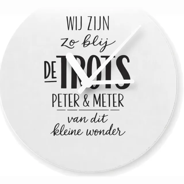Mr Cadeautjes Glazen klok Ø 20 - design Een minimalistisch babycadeau met speelse typografie en een | cadeau Wit