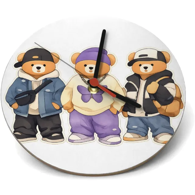 Mr Cadeautjes Klok rond Ø 19 - design Een trio van konijnen als hippe stadsfiguren met jassen, pet | cadeau Wit