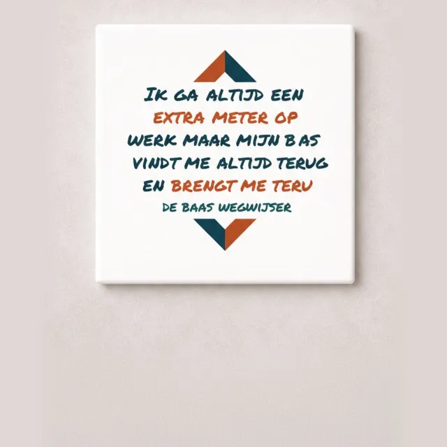 Bedruk King Grappige Werk Quote Keramische Tegel – “Ik Ga Altijd Een Extra Meter op Werk” Baas Humor Decoratieve Cadeau Tegel voor Kantoor & Collega’s Wit