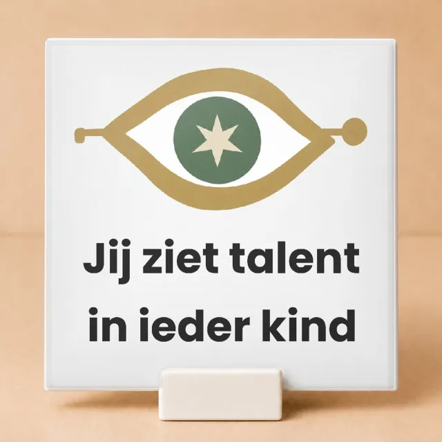 Bedruk King Speelse Klasbaas Tegel – Inspirerende Decoratie voor Leraren en Onderwijs Professionals - 15 x 15 cm met houder Wit