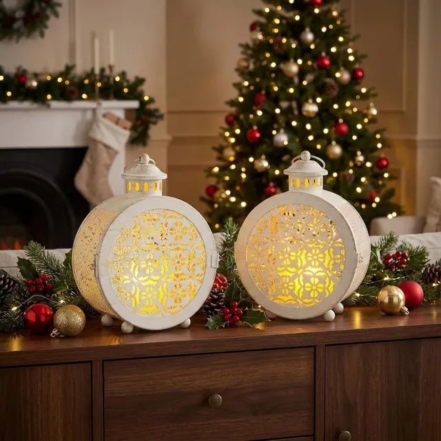 TRIROCKS Set van 2 Ronde Vintage Metalen Kaarslantaarns - Decoratief & Hangend Wit