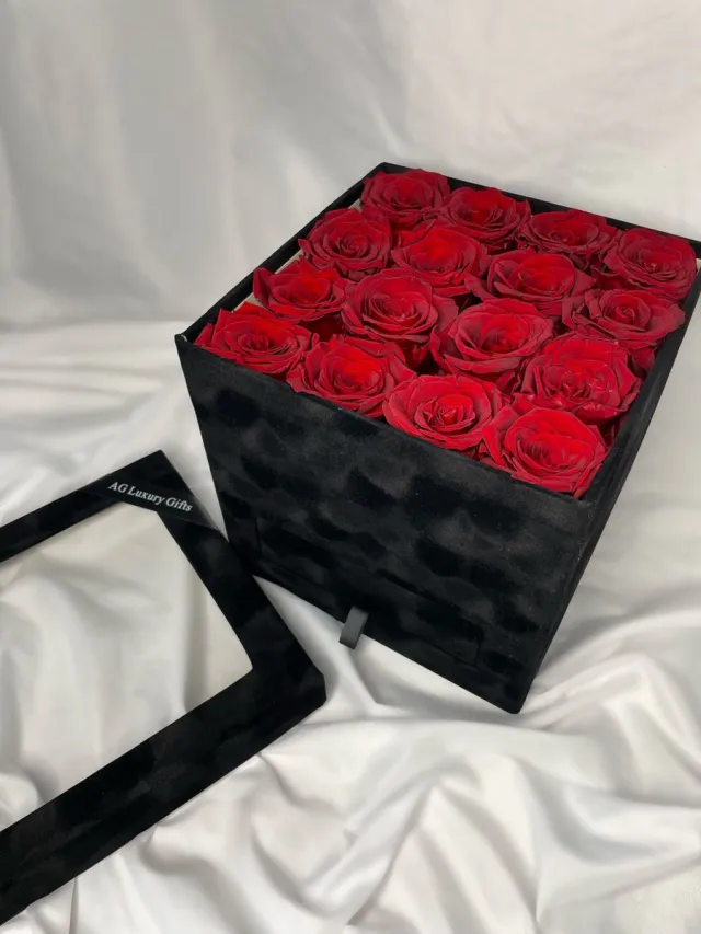 AG Luxurygift AG Luxurygifts Longlife flower box - rozen box - long life - Valentijnsdag - cadeau box - velvet - rood - zwart - rozen - bloemen