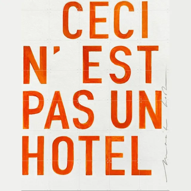 IXXI Hotel - orange, Maaike Koster & My Deer Art Shop - 100 x 140 cm - Grote wanddecoratie en posters - Grafisch Ontwerp, Speels, Illustraties Oranje / Wit