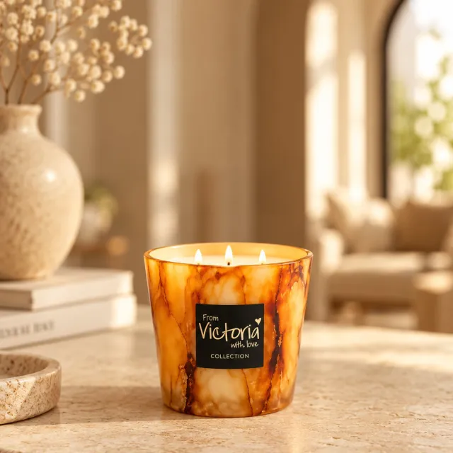 VICTORIA WITH LOVE Stone Rust Small – Geurkaars – Ø10 x H9,5 cm – 2 Lonten – 40 Branduren Roest-, amber- en honingtinten