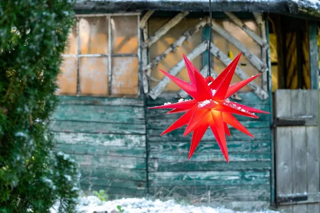 Novaliv Kerstster verlichte opvouwbare ster 55cm decoratieve ster ROOD hoogwaardige kunststof ster voor gloeilamp met timerfunctie 3D-ster 18-puntige verlichte ster kerstverlichting winterverlichting 3D-ster