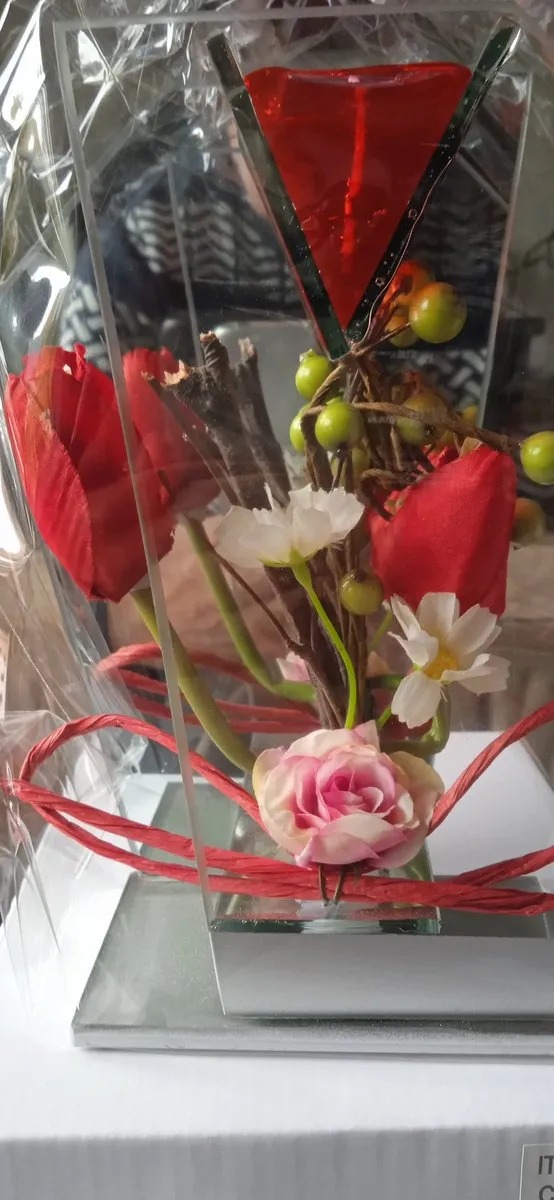 Robas Glasdecoratie in glas met rode tulpen en gelei lichtje. rood