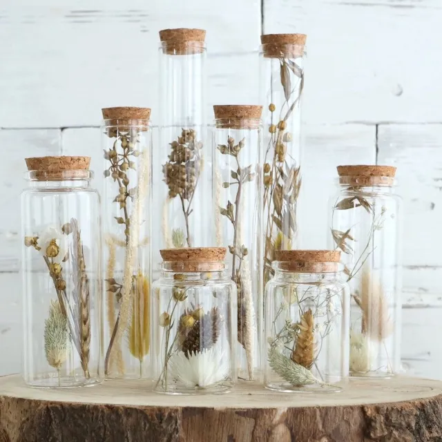comforder Droogbloemen in Glas - Gedroogde Bloemen Boeket met Vaas - Set van 8 - Inclusief Vaas - In Fles Naturel gekleurde droogbloemen